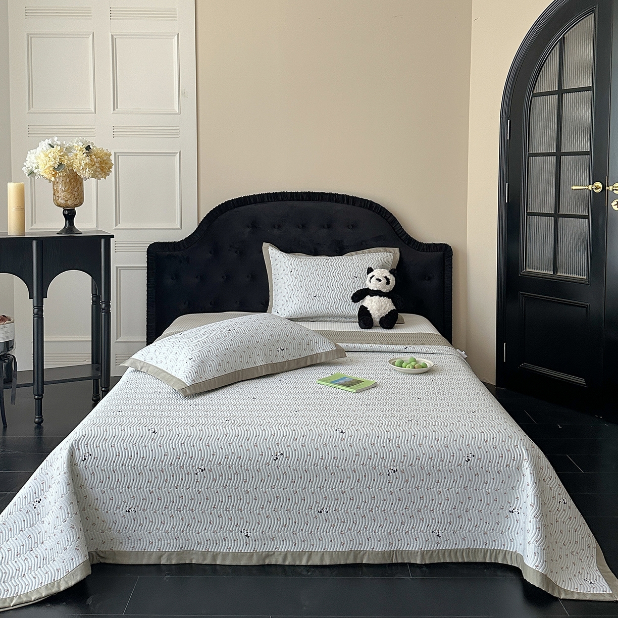 91家纺网 家纺一手货源 找家纺 麦伦家居 2025新款双面莫代尔天丝床盖 水果熊猫