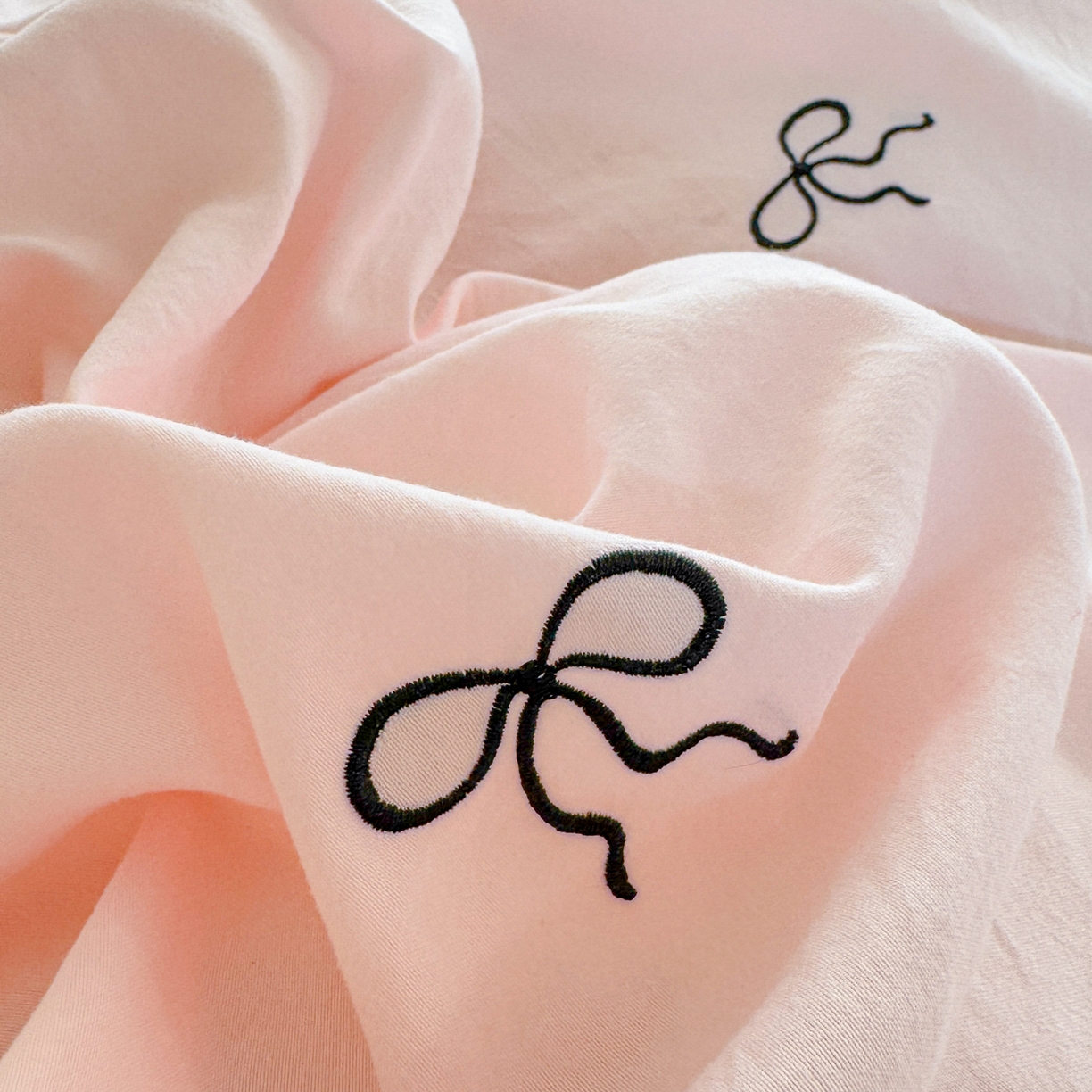 91家纺网 家纺一手货源 找家纺 米可 2025新款云朵棉刺绣花边款四件套 心动-粉