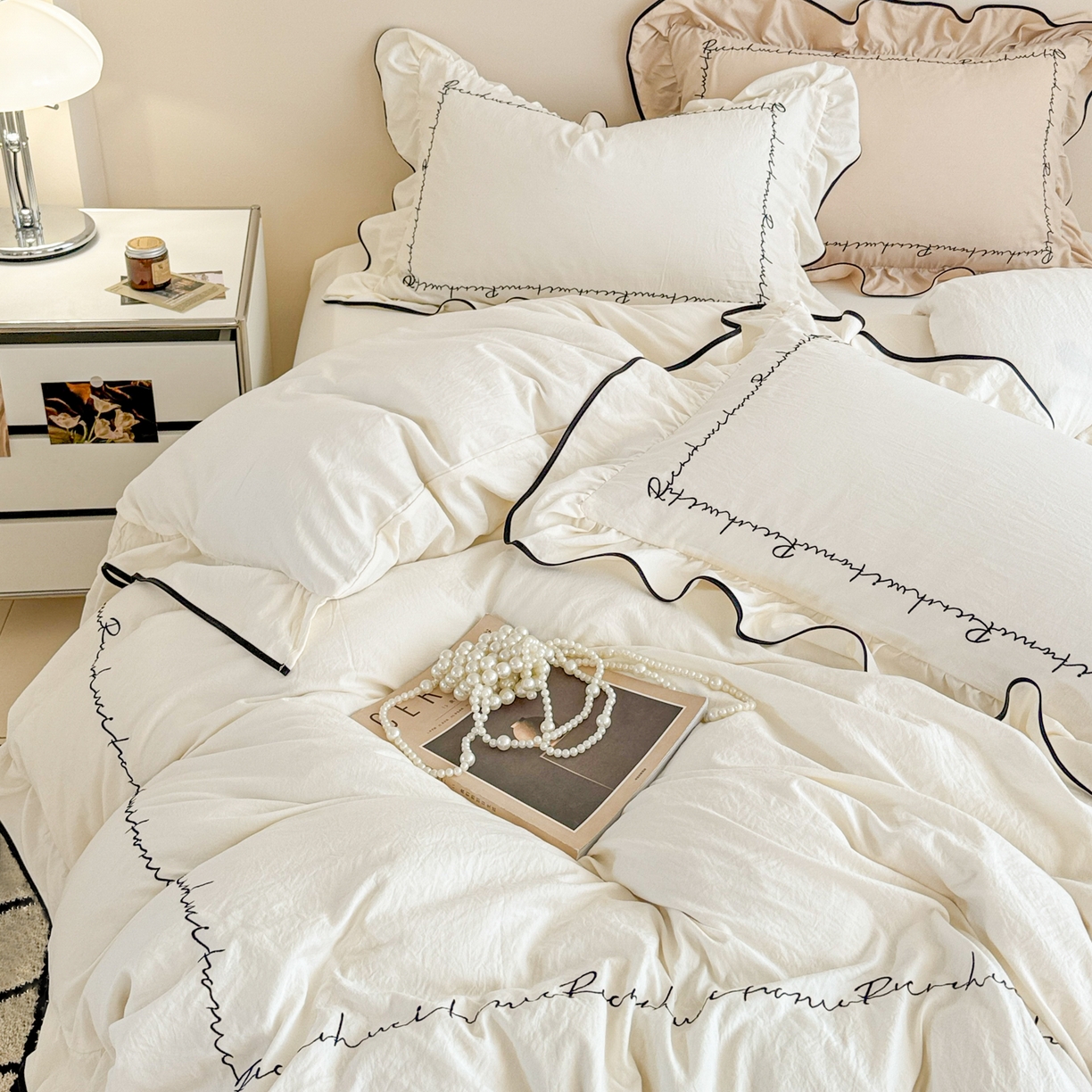 91家纺网 家纺一手货源 找家纺 米可 2025新款云朵棉刺绣花边款四件套 简约字母-白