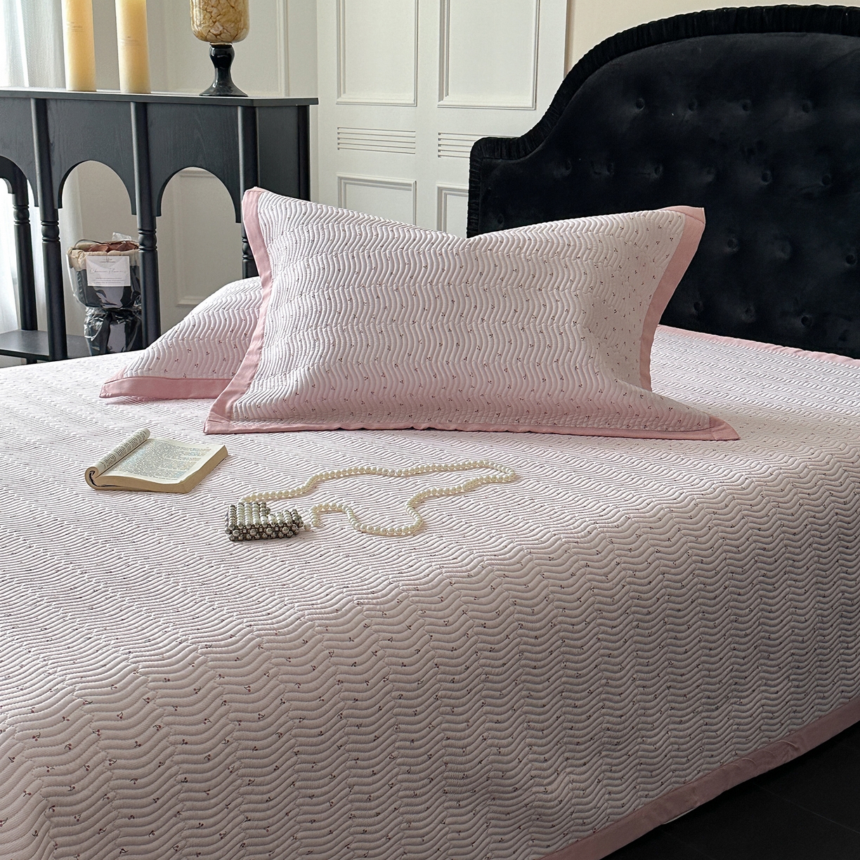 91家纺网 家纺一手货源 找家纺 麦伦家居 2025新款双面莫代尔天丝床盖 小小樱桃