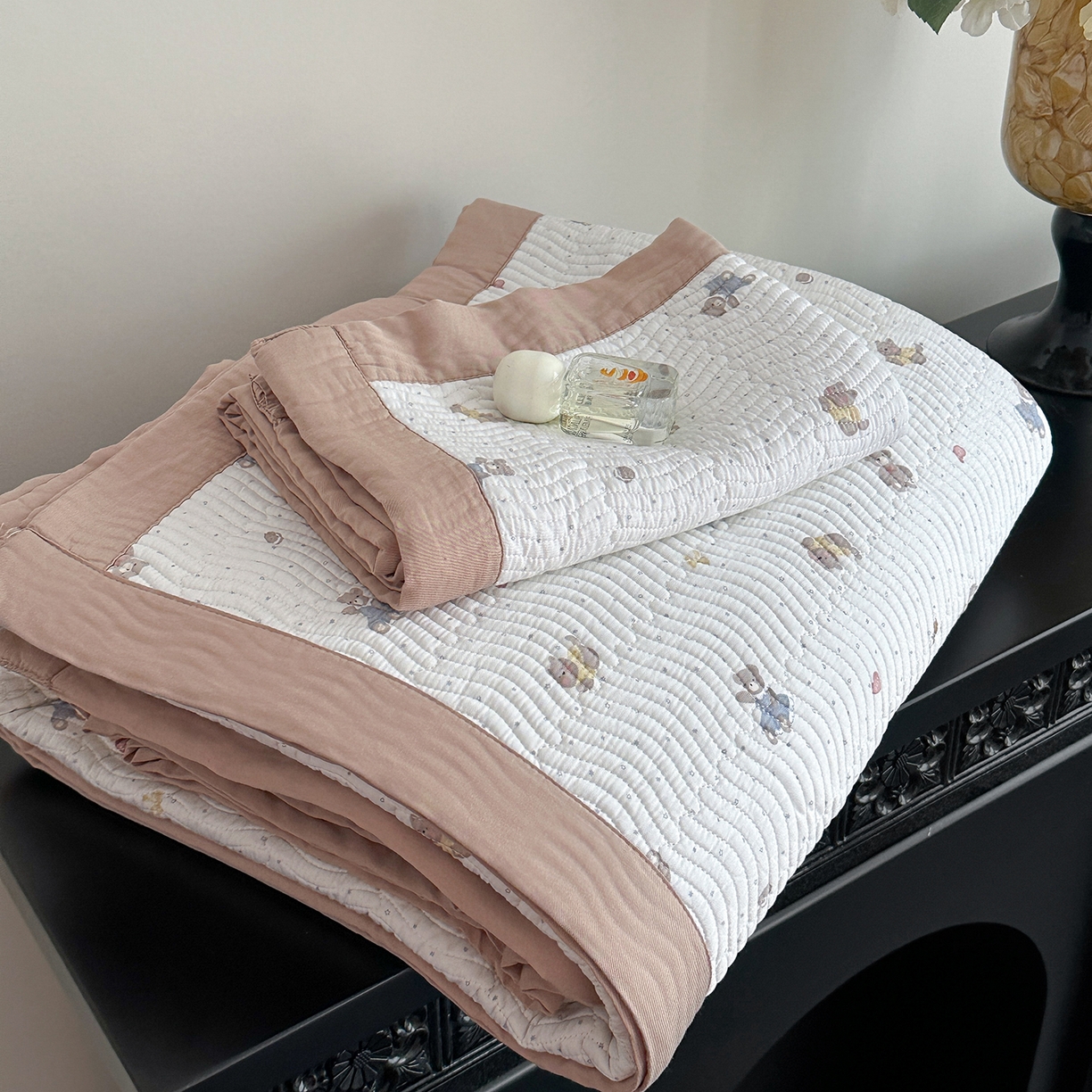 91家纺网 家纺一手货源 找家纺 麦伦家居 2025新款双面莫代尔天丝床盖 好梦熊