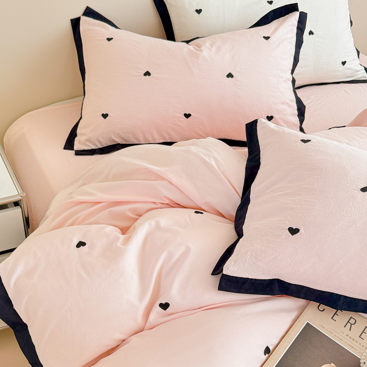 91家纺网 家纺一手货源 找家纺 米可 2025新款云朵棉刺绣花边款四件套 爱心-粉