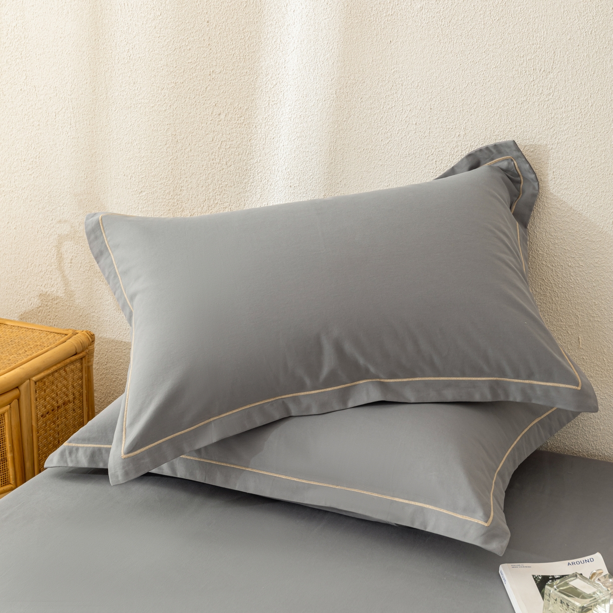 91家纺网 家纺一手货源 找家纺 百寐 2025新款A类100%全棉纯色加厚磨毛加大50*80枕套40*60/48*74枕芯保护套 磨毛-静夜灰