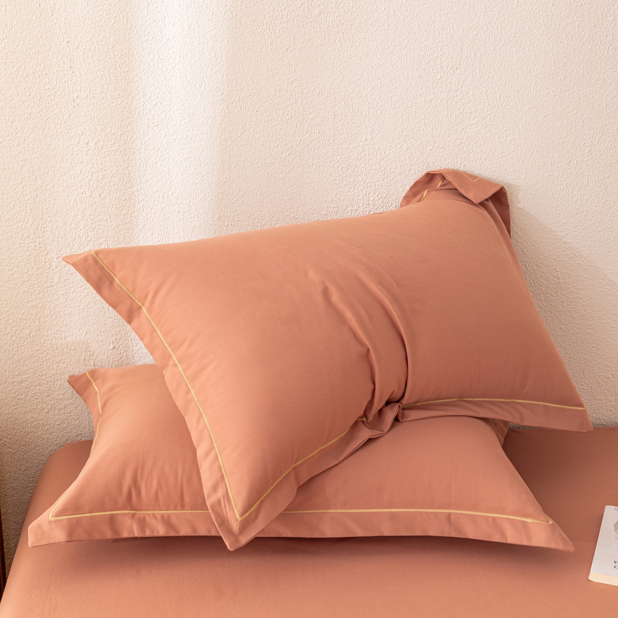 91家纺网 家纺一手货源 找家纺 百寐 2025新款A类100%全棉纯色加厚磨毛加大50*80枕套40*60/48*74枕芯保护套 磨毛-枫糖橘