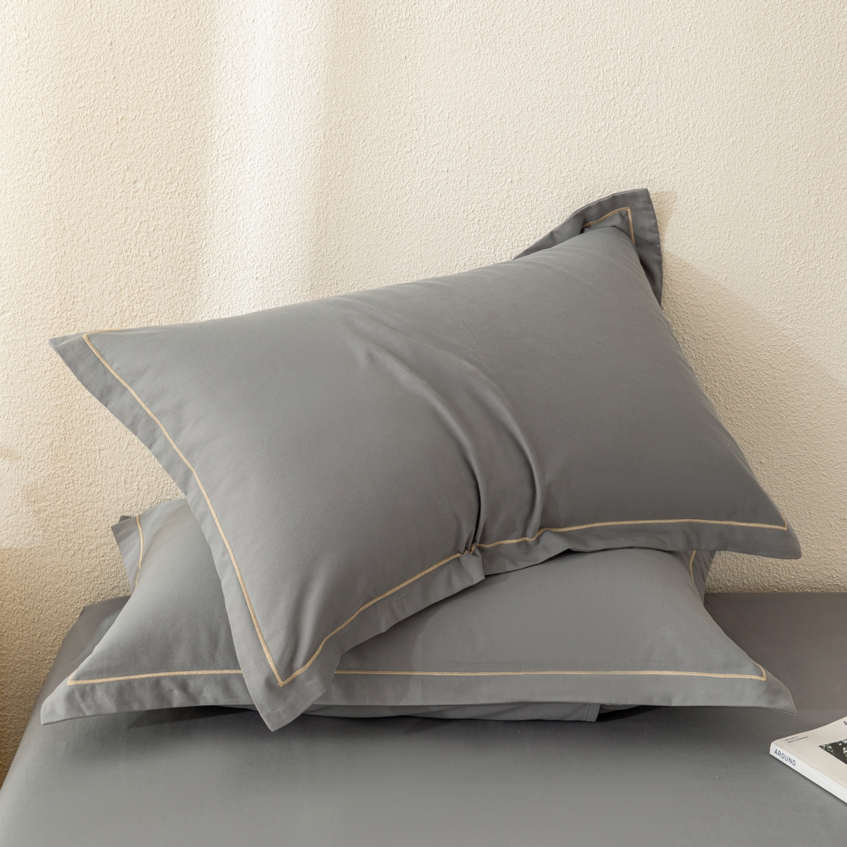 91家纺网 家纺一手货源 找家纺 百寐 2025新款A类100%全棉纯色加厚磨毛加大50*80枕套40*60/48*74枕芯保护套 磨毛-静夜灰