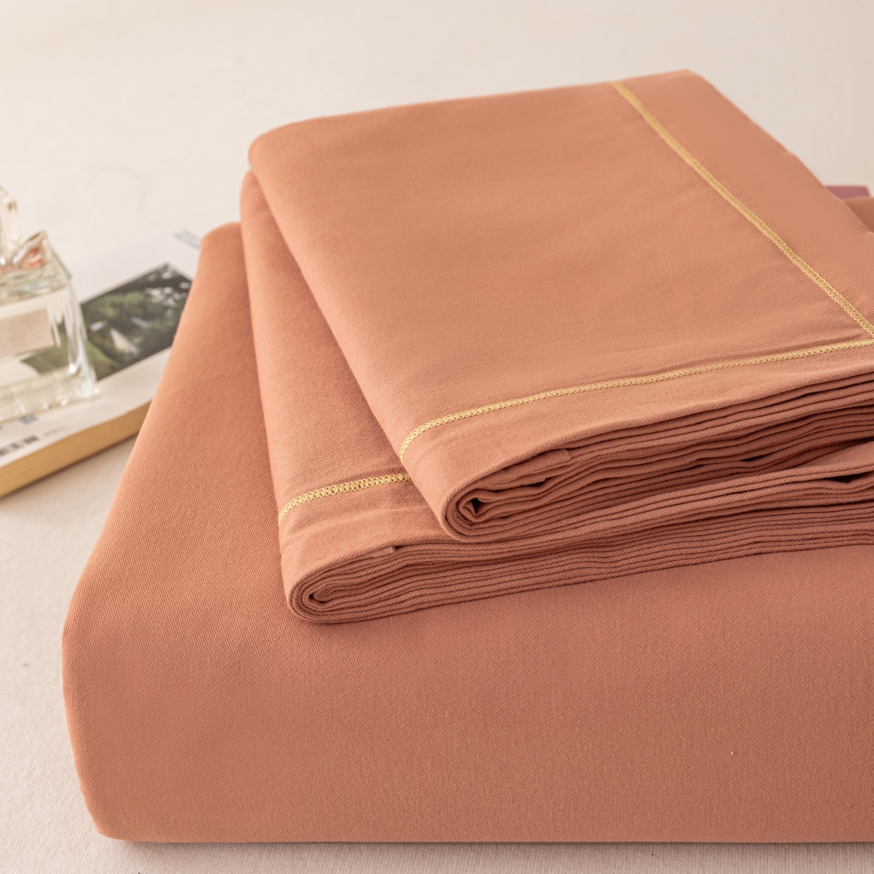 91家纺网 家纺一手货源 找家纺 百寐 2025新款A类100%全棉纯色加厚磨毛加大50*80枕套40*60/48*74枕芯保护套 磨毛-枫糖橘