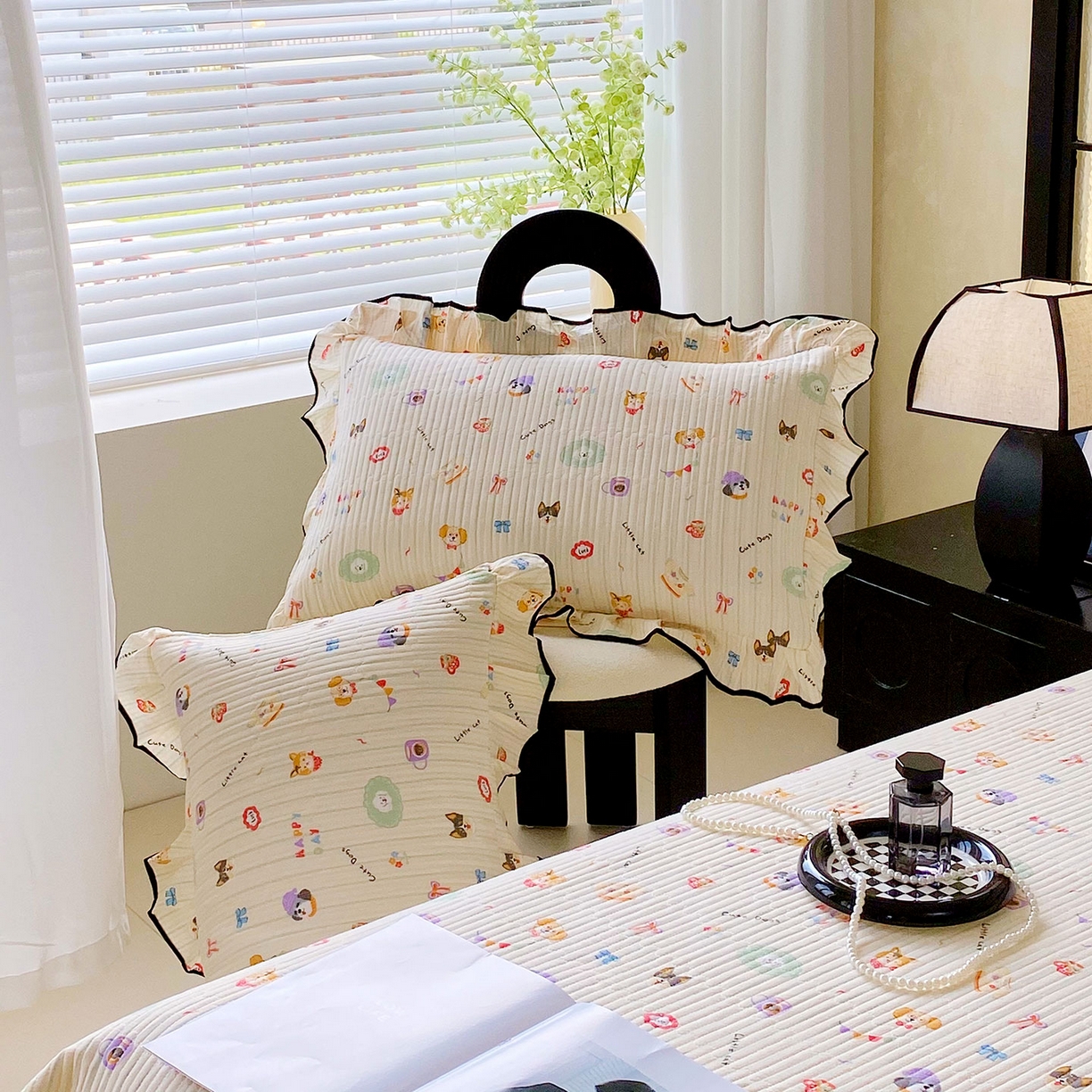 91家纺网 家纺一手货源 找家纺 雨彤家纺 2025新款A类云感公主风双层纱印花夹棉花边款枕套 童趣涂鸦-公主风