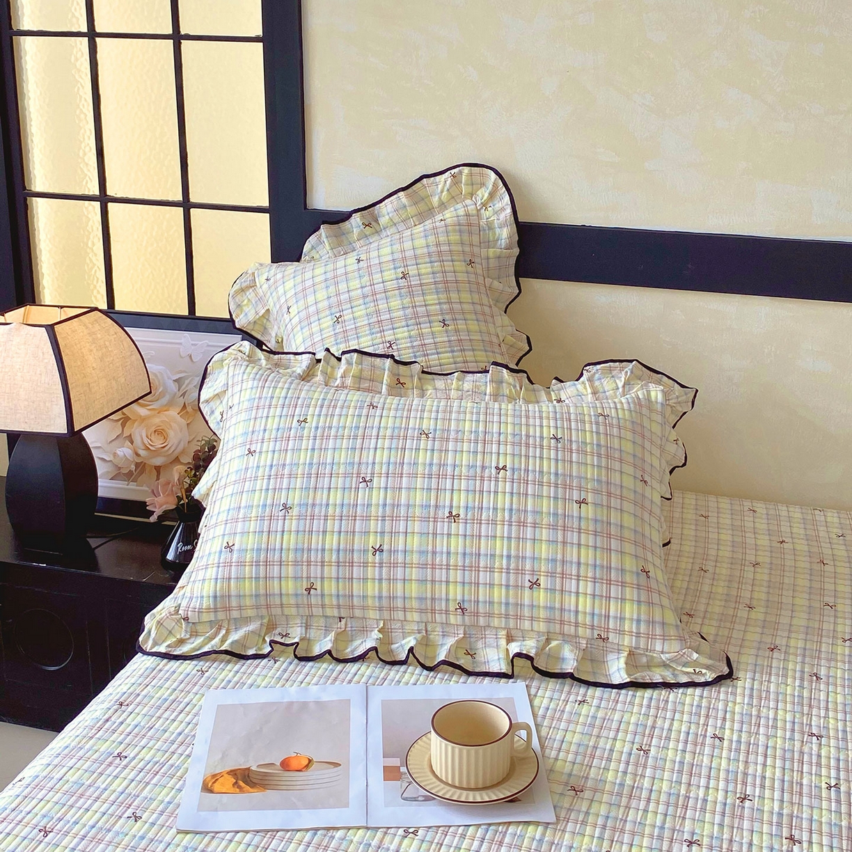 91家纺网 家纺一手货源 找家纺 雨彤家纺 2025新款A类云感公主风双层纱印花夹棉花边款枕套 格调蝴蝶结-公主风