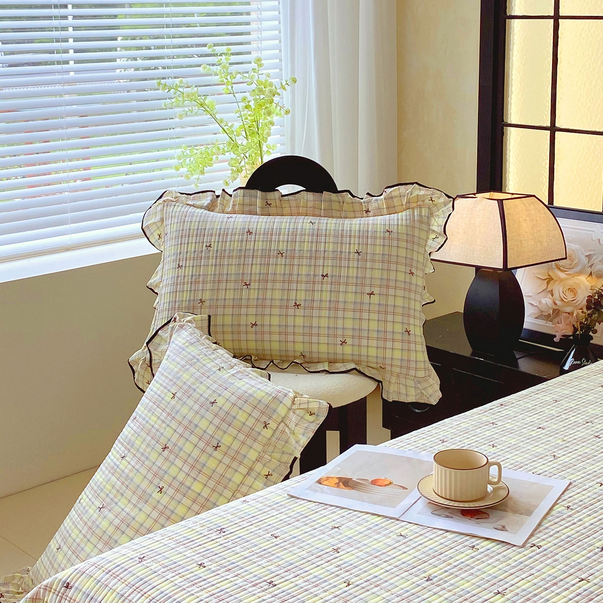 91家纺网 家纺一手货源 找家纺 雨彤家纺 2025新款A类云感公主风双层纱印花夹棉花边款枕套 格调蝴蝶结-公主风