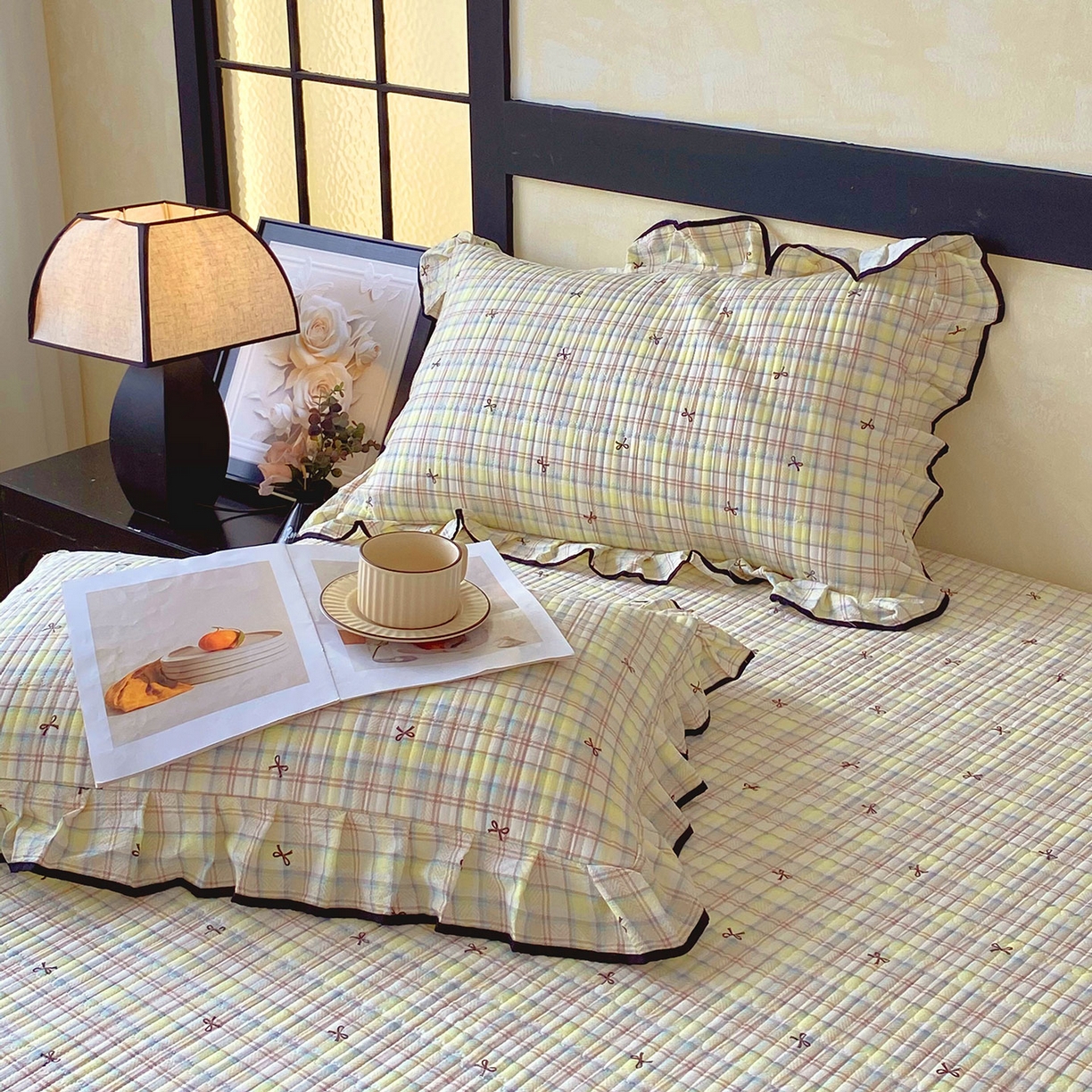 91家纺网 家纺一手货源 找家纺 雨彤家纺 2025新款A类云感公主风双层纱印花夹棉花边款枕套 格调蝴蝶结-公主风