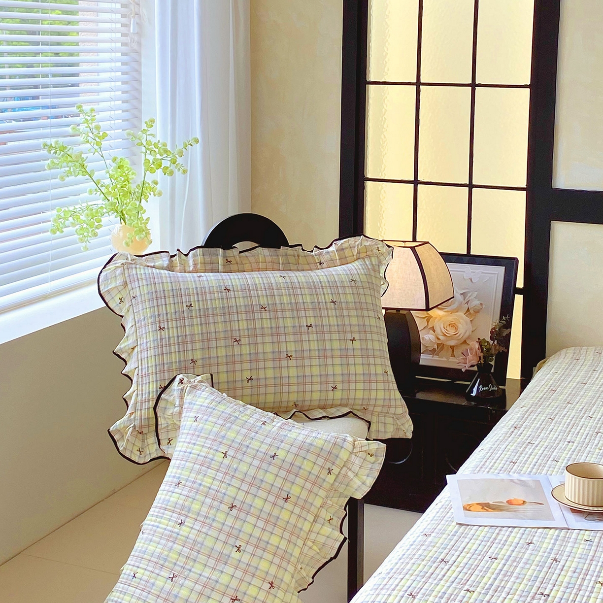 91家纺网 家纺一手货源 找家纺 雨彤家纺 2025新款A类云感公主风双层纱印花夹棉花边款枕套 格调蝴蝶结-公主风