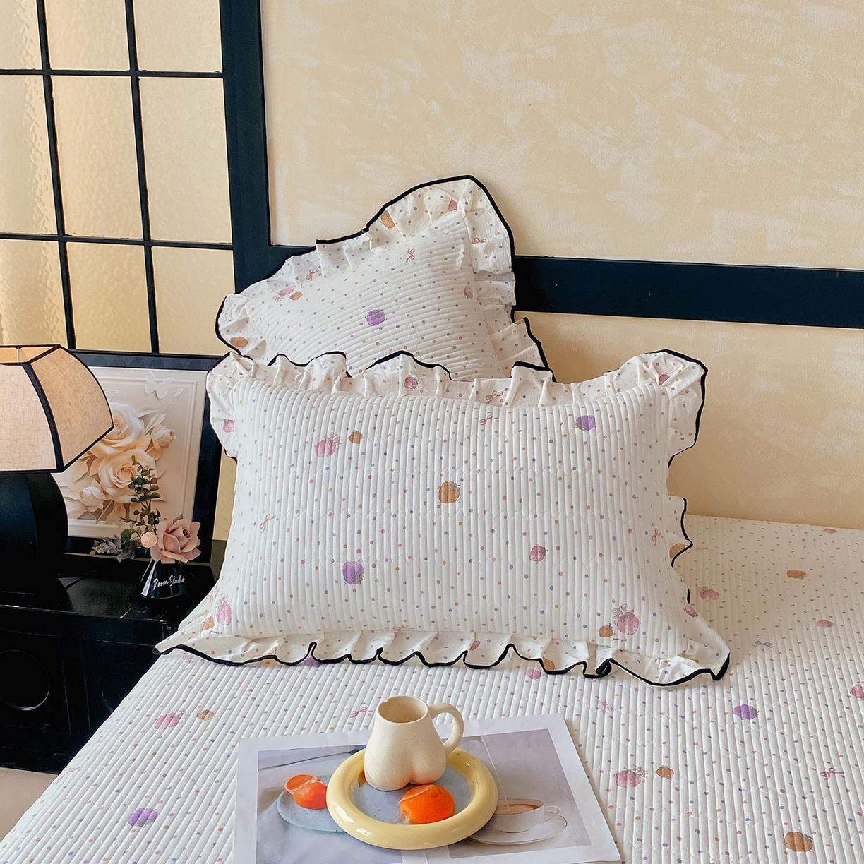 91家纺网 家纺一手货源 找家纺 雨彤家纺 2025新款A类云感公主风双层纱印花夹棉花边款枕套 点点莓果-公主风