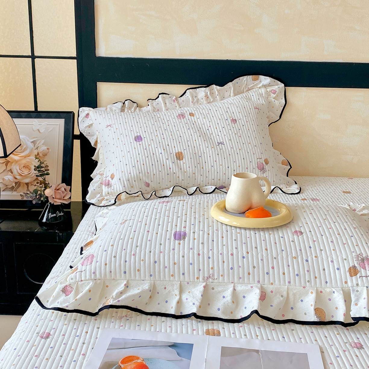 91家纺网 家纺一手货源 找家纺 雨彤家纺 2025新款A类云感公主风双层纱印花夹棉花边款枕套 点点莓果-公主风