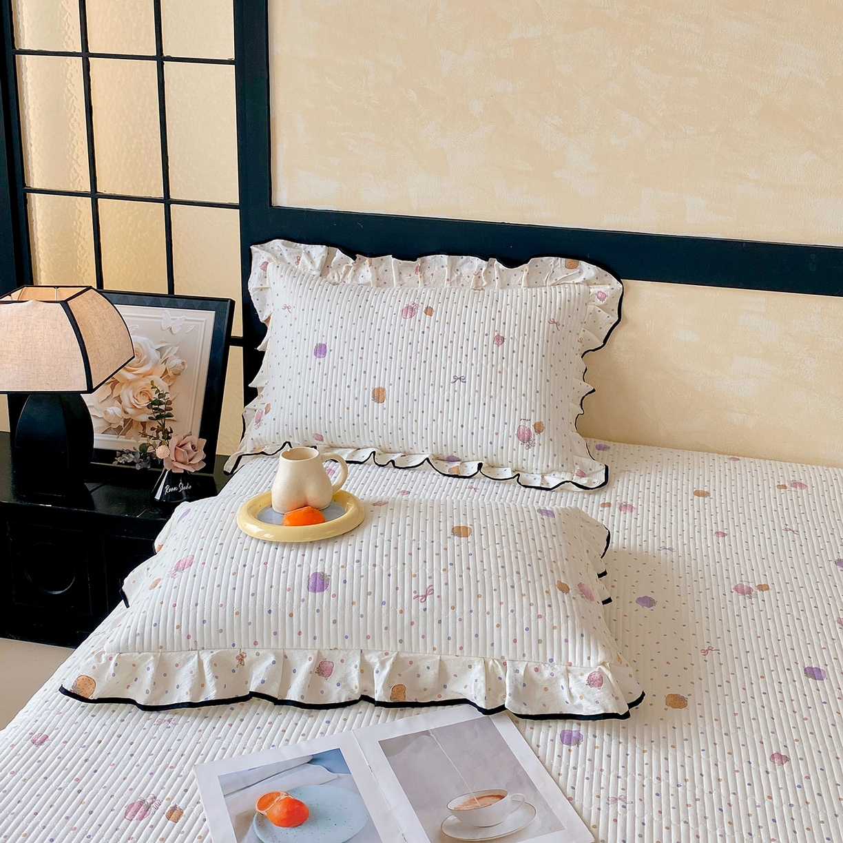 91家纺网 家纺一手货源 找家纺 雨彤家纺 2025新款A类云感公主风双层纱印花夹棉花边款枕套 点点莓果-公主风