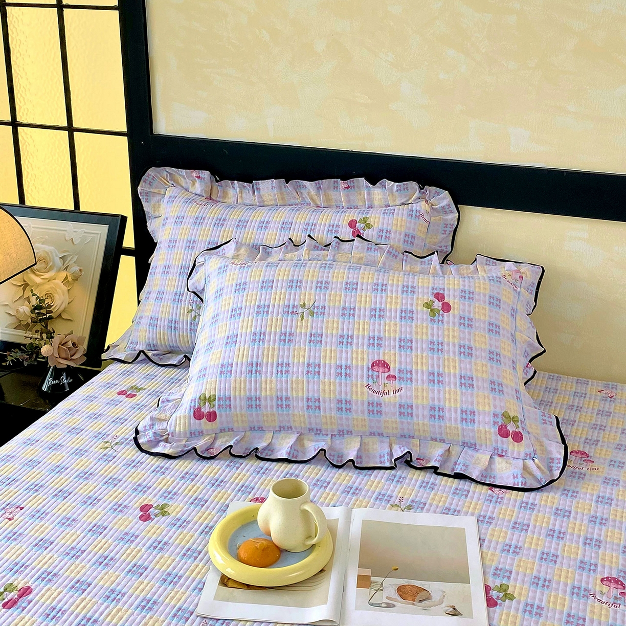 91家纺网 家纺一手货源 找家纺 雨彤家纺 2025新款A类云感公主风双层纱印花夹棉花边款枕套 森田原野-公主风