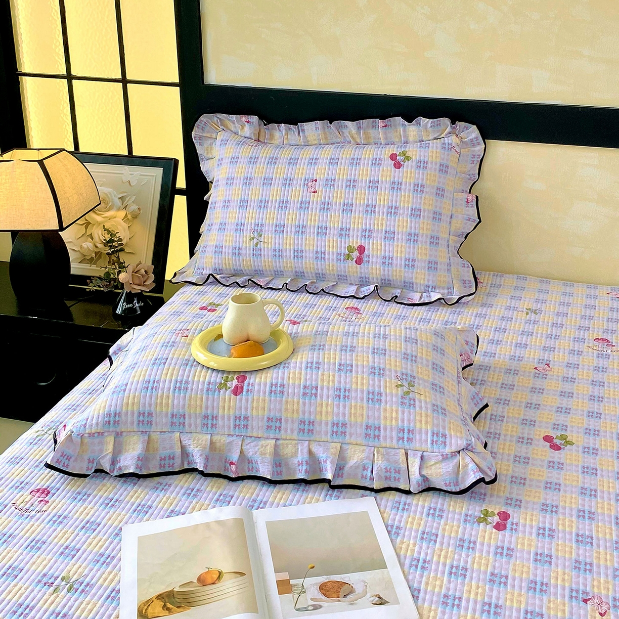 91家纺网 家纺一手货源 找家纺 雨彤家纺 2025新款A类云感公主风双层纱印花夹棉花边款枕套 森田原野-公主风