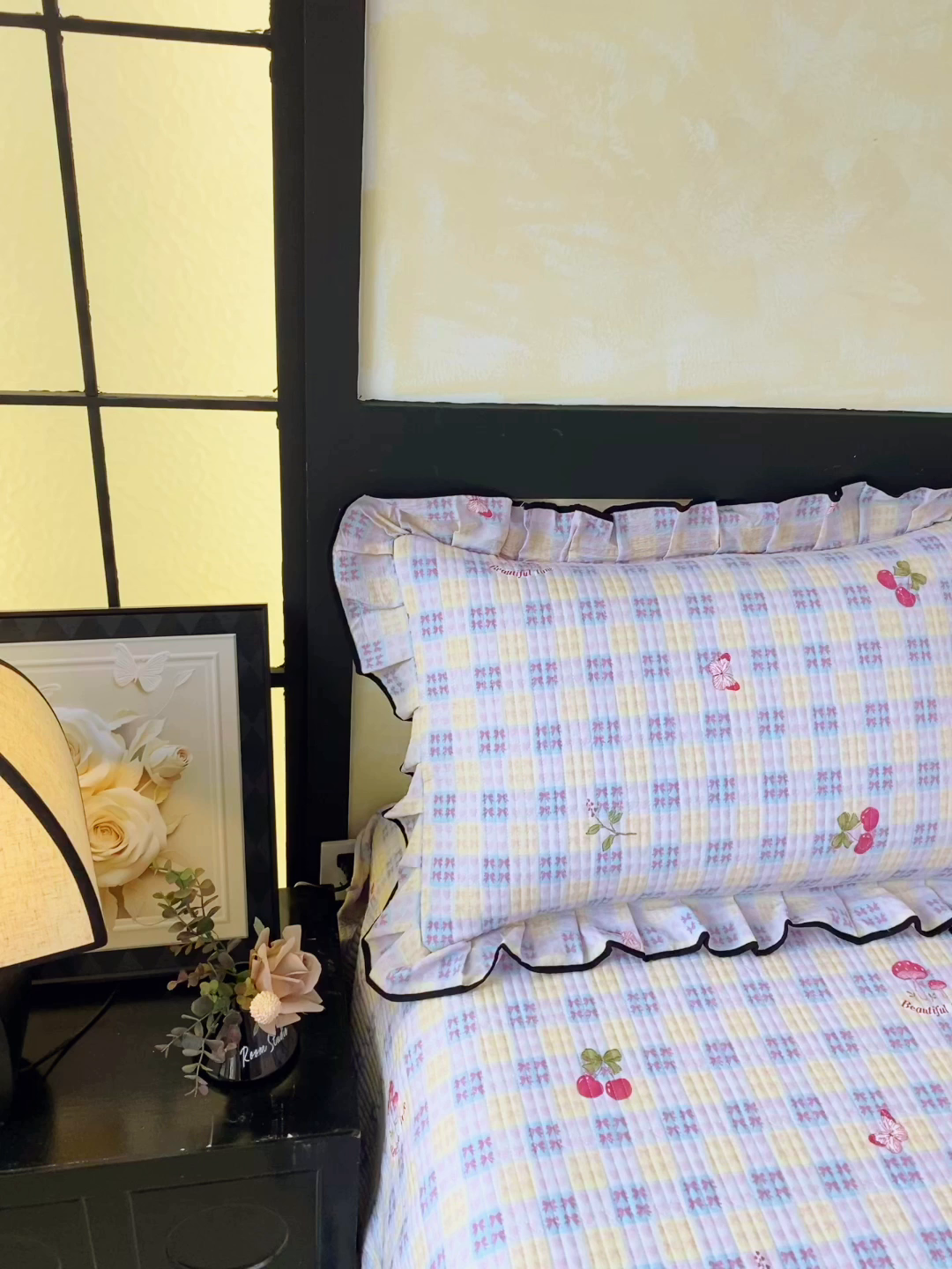 91家纺网 家纺一手货源 找家纺 雨彤家纺 2025新款A类云感公主风双层纱印花夹棉花边款枕套 森田原野-公主风