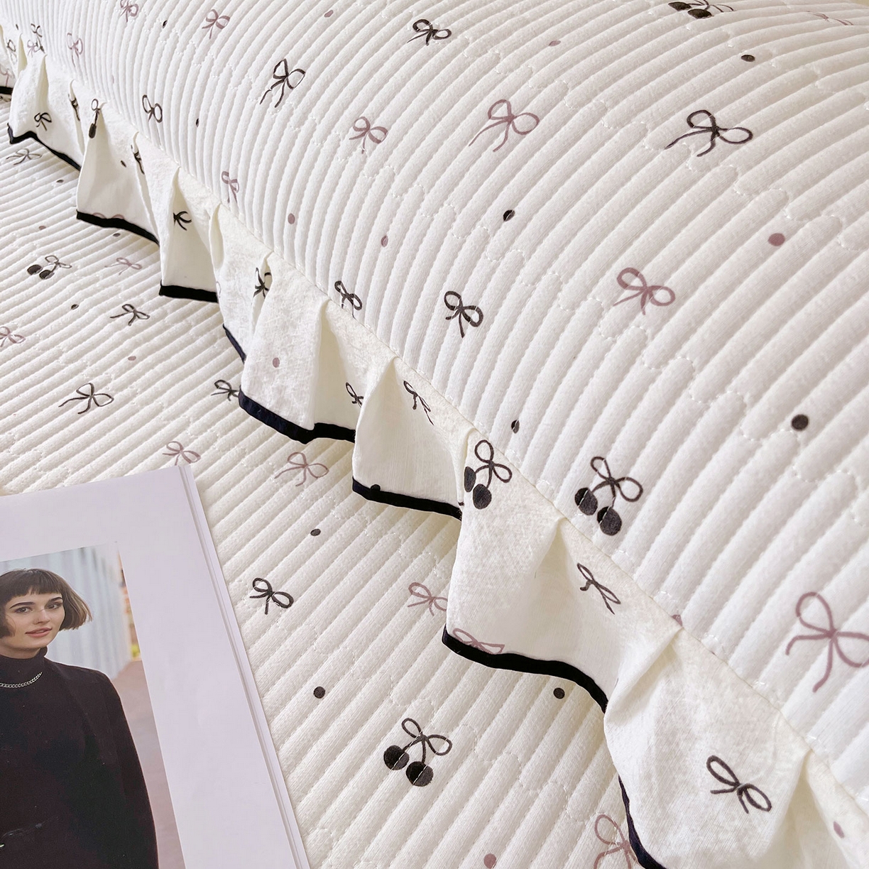 91家纺网 家纺一手货源 找家纺 雨彤家纺 2025新款A类公主风云感双层纱夹棉加长花边款枕套 黑樱梦境-公主风