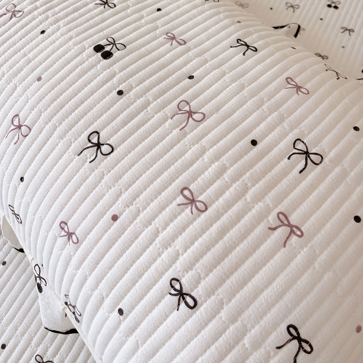 91家纺网 家纺一手货源 找家纺 雨彤家纺 2025新款A类公主风云感双层纱夹棉加长花边款枕套 黑樱梦境-公主风