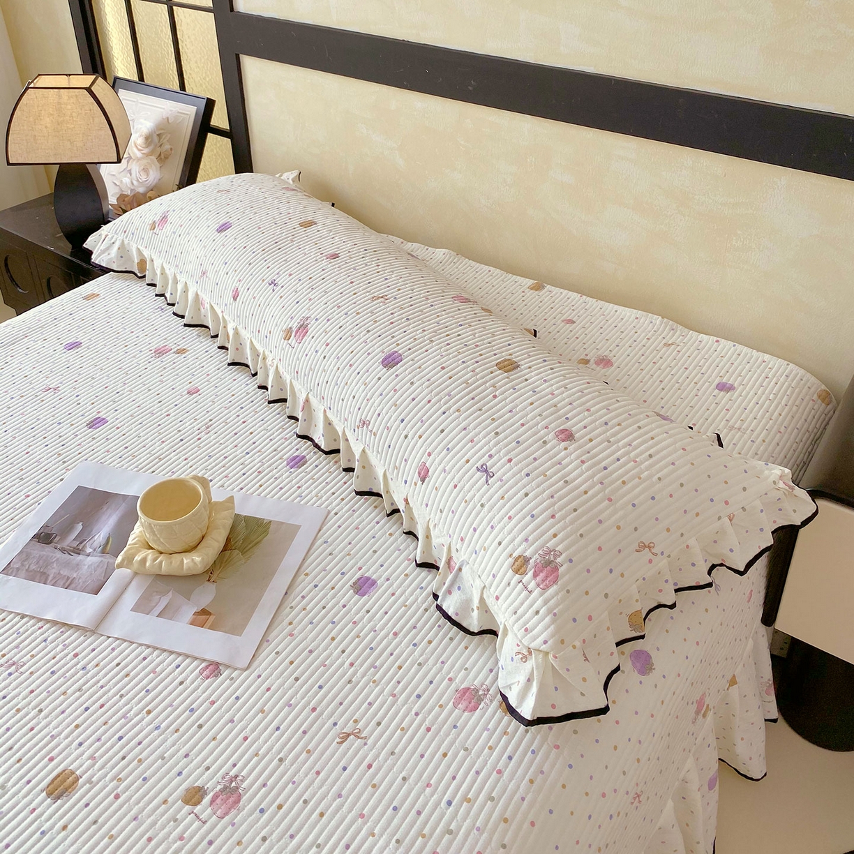 91家纺网 家纺一手货源 找家纺 雨彤家纺 2025新款A类公主风云感双层纱夹棉加长花边款枕套 点点莓果-公主风