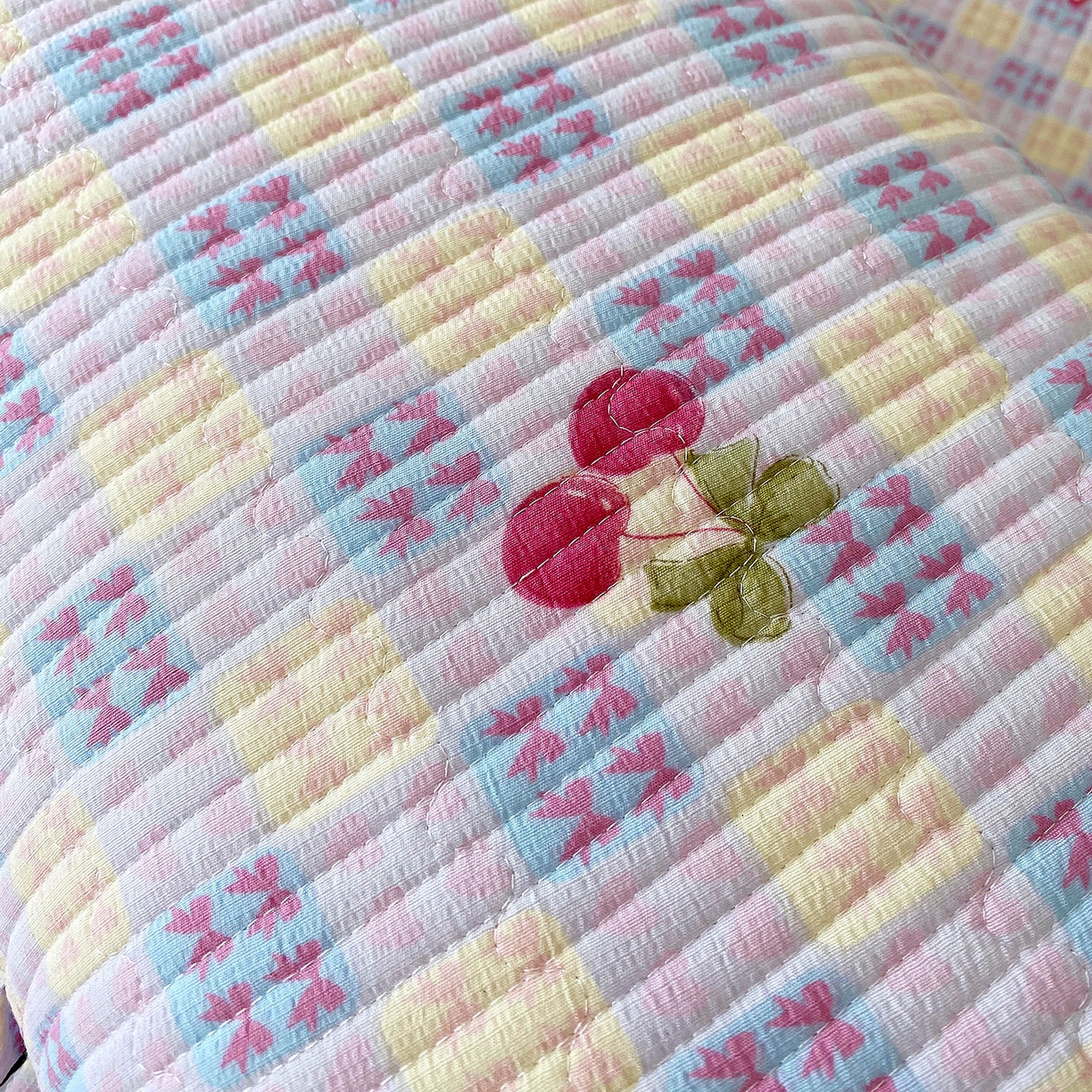 91家纺网 家纺一手货源 找家纺 雨彤家纺 2025新款A类公主风云感双层纱夹棉加长花边款枕套 森田原野-公主风