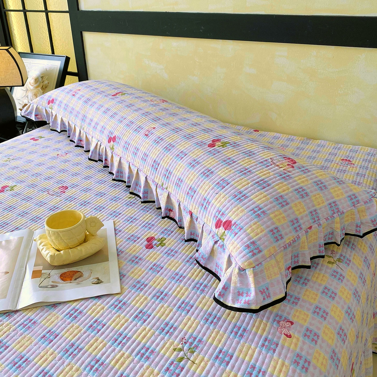 91家纺网 家纺一手货源 找家纺 雨彤家纺 2025新款A类公主风云感双层纱夹棉加长花边款枕套 森田原野-公主风