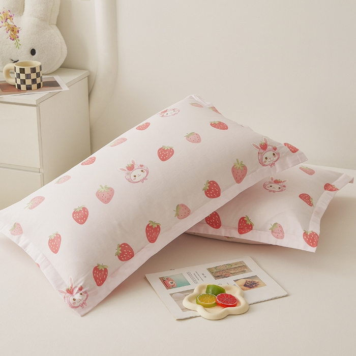 91家纺网 家纺一手货源 找家纺 翎盈家纺2025款ins风小清新卡通多规格纯棉枕套全棉枕头套 草莓兔兔