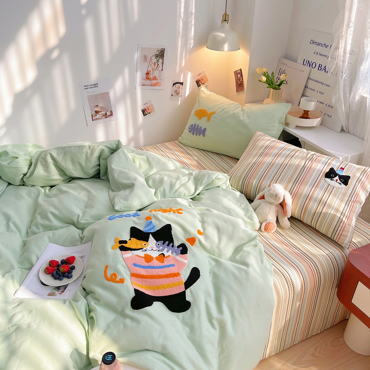 91家纺网 家纺一手货源 找家纺 （总）炫拼家纺 2025春夏新款全棉纯棉A类40支双层纱卡通毛巾绣四件套-慕斯