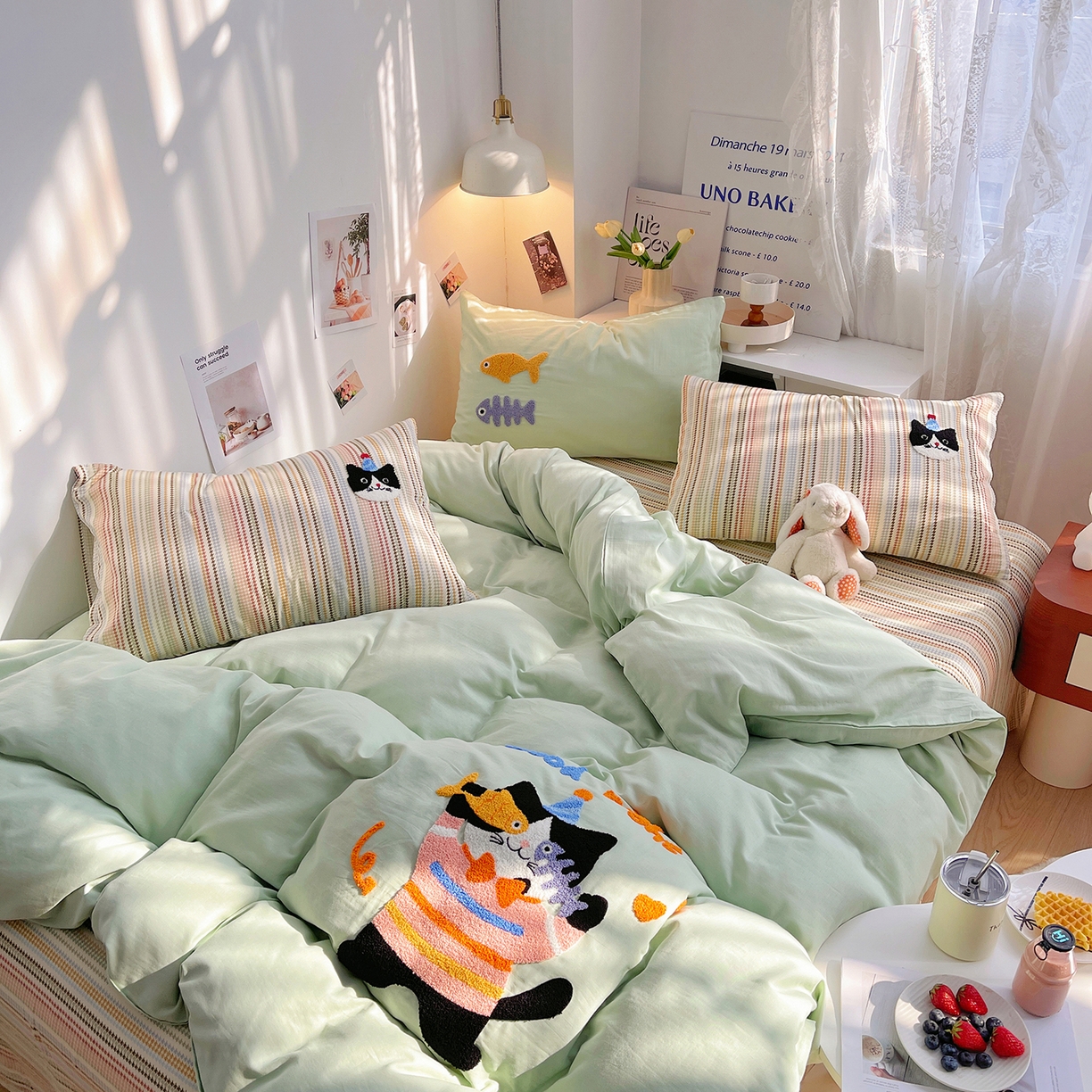 91家纺网 家纺一手货源 找家纺 炫拼家纺 2026春夏新款全棉纯棉A类40支双层纱卡通毛巾绣四件套-慕斯 趣味猫