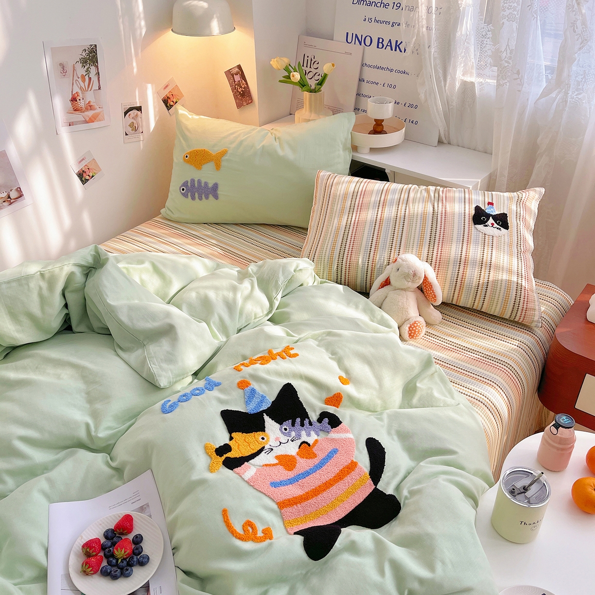 91家纺网 家纺一手货源 找家纺 炫拼家纺 2026春夏新款全棉纯棉A类40支双层纱卡通毛巾绣四件套-慕斯 趣味猫