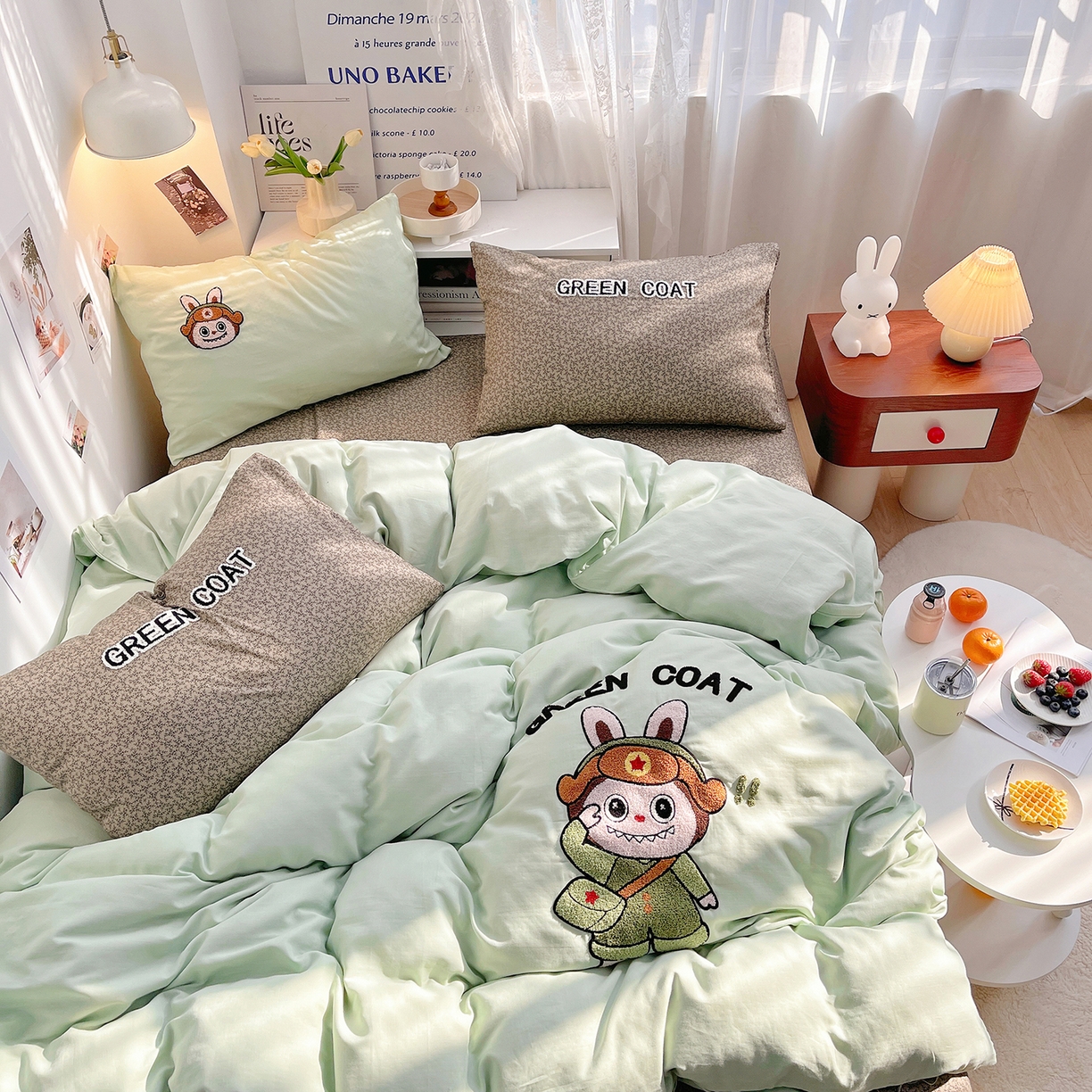 91家纺网 家纺一手货源 找家纺 炫拼家纺 2026春夏新款全棉纯棉A类40支双层纱卡通毛巾绣四件套-慕斯 红军兔