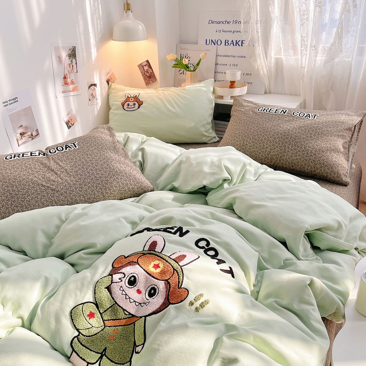 91家纺网 家纺一手货源 找家纺 炫拼家纺 2026春夏新款全棉纯棉A类40支双层纱卡通毛巾绣四件套-慕斯 红军兔