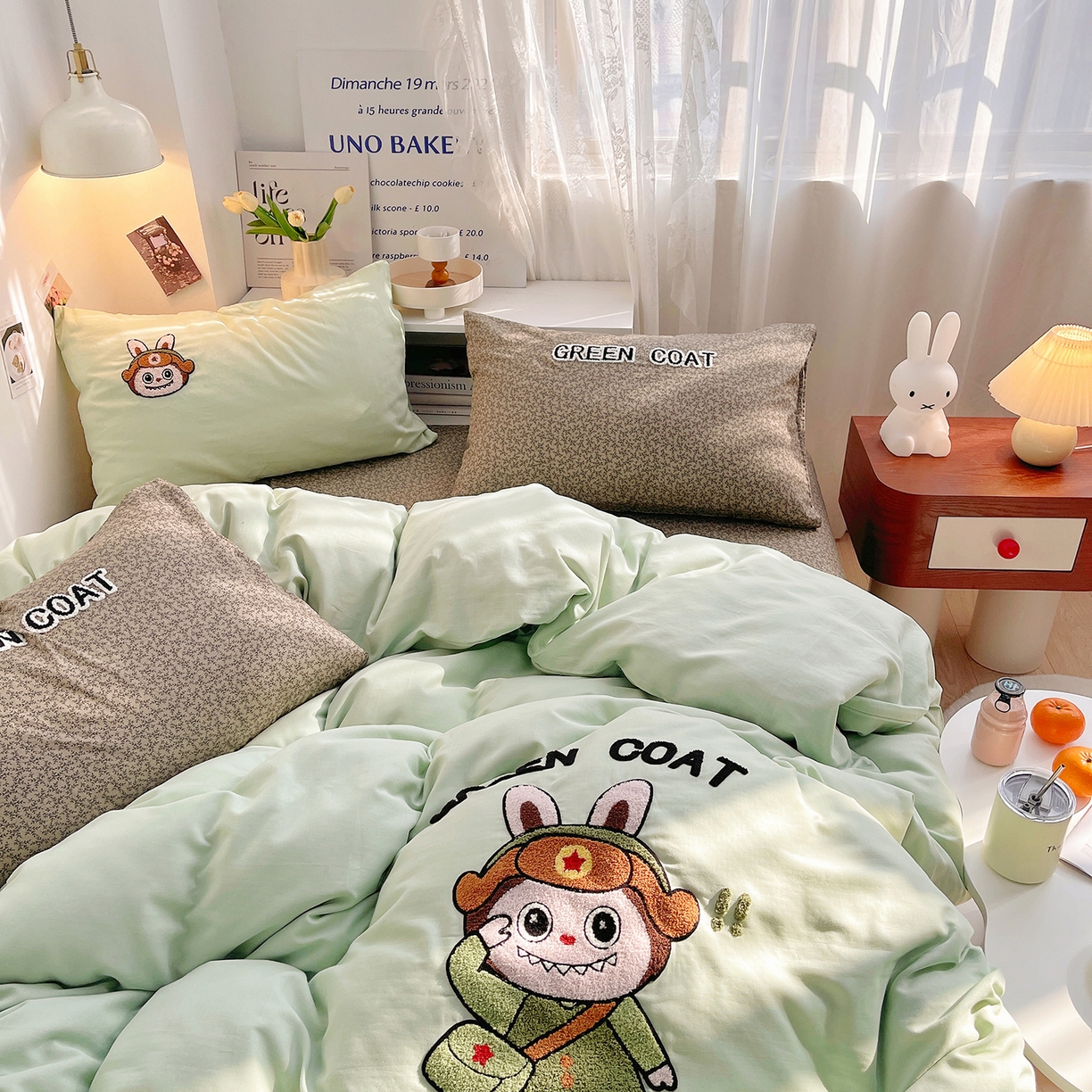 91家纺网 家纺一手货源 找家纺 炫拼家纺 2026春夏新款全棉纯棉A类40支双层纱卡通毛巾绣四件套-慕斯 红军兔