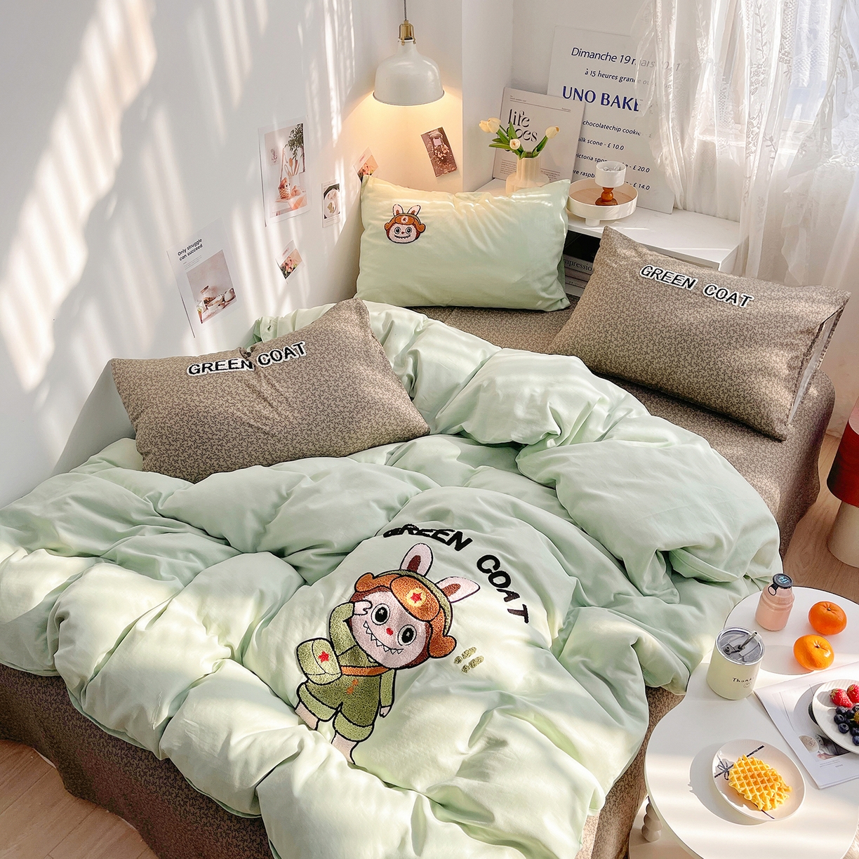 91家纺网 家纺一手货源 找家纺 炫拼家纺 2026春夏新款全棉纯棉A类40支双层纱卡通毛巾绣四件套-慕斯 红军兔