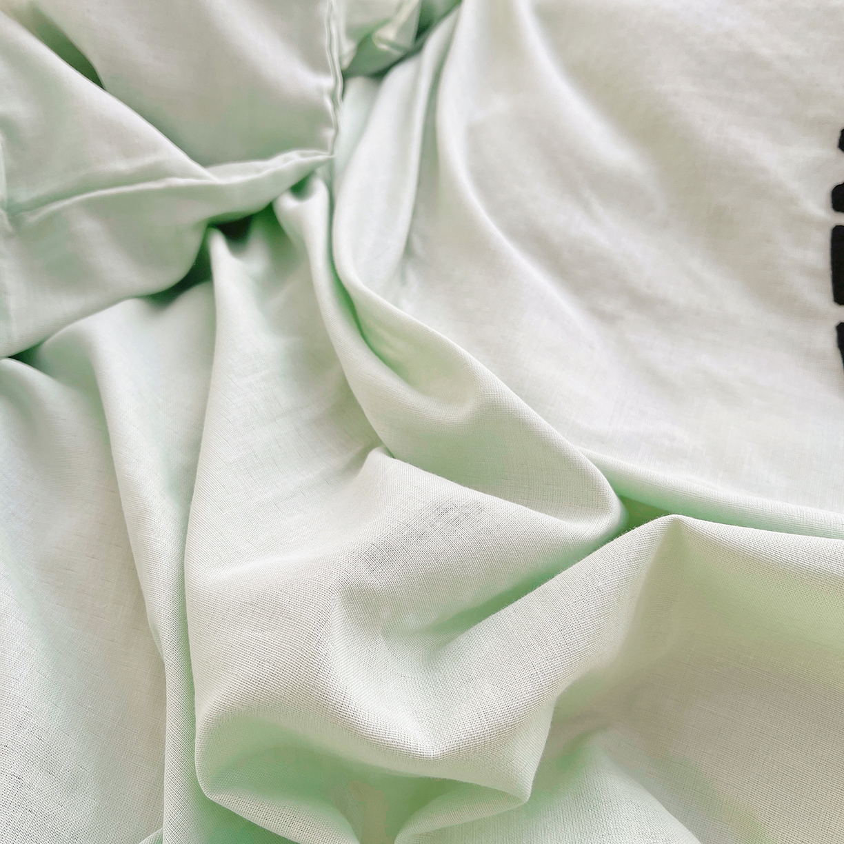 91家纺网 家纺一手货源 找家纺 炫拼家纺 2026春夏新款全棉纯棉A类40支双层纱卡通毛巾绣四件套-慕斯 红军兔