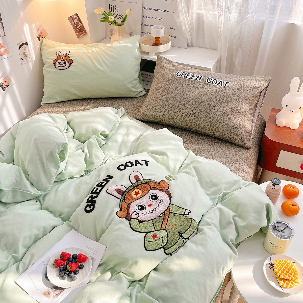 91家纺网 家纺一手货源 找家纺 炫拼家纺 2026春夏新款全棉纯棉A类40支双层纱卡通毛巾绣四件套-慕斯 红军兔