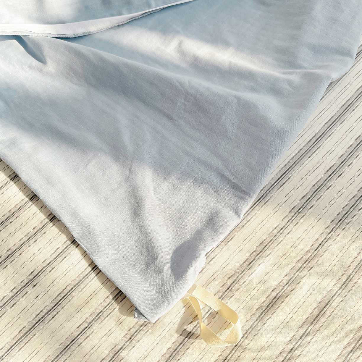 91家纺网 家纺一手货源 找家纺 炫拼家纺 2026春夏新款全棉纯棉A类40支双层纱卡通毛巾绣四件套-慕斯 晚安狗