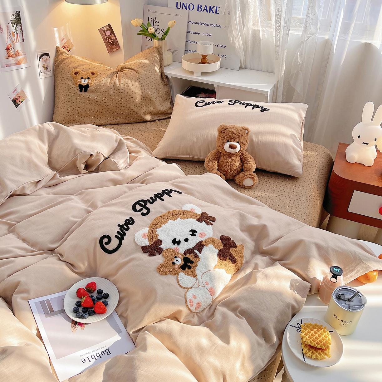 91家纺网 家纺一手货源 找家纺 炫拼家纺 2026春夏新款全棉纯棉A类40支双层纱卡通毛巾绣四件套-慕斯 哈尼熊