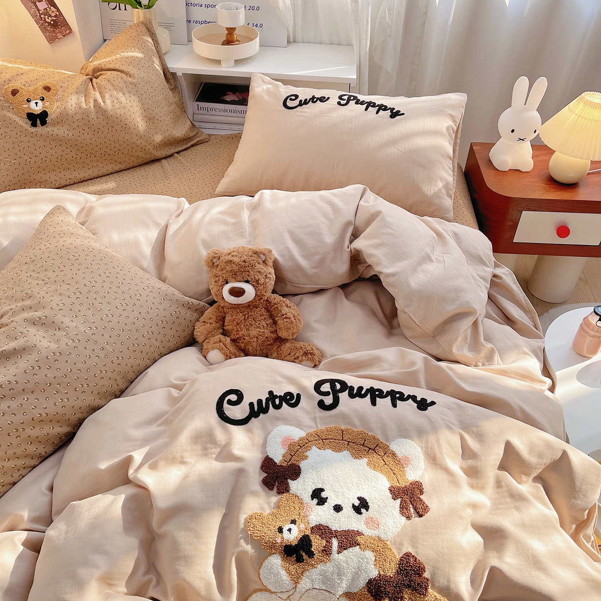 91家纺网 家纺一手货源 找家纺 炫拼家纺 2026春夏新款全棉纯棉A类40支双层纱卡通毛巾绣四件套-慕斯 哈尼熊