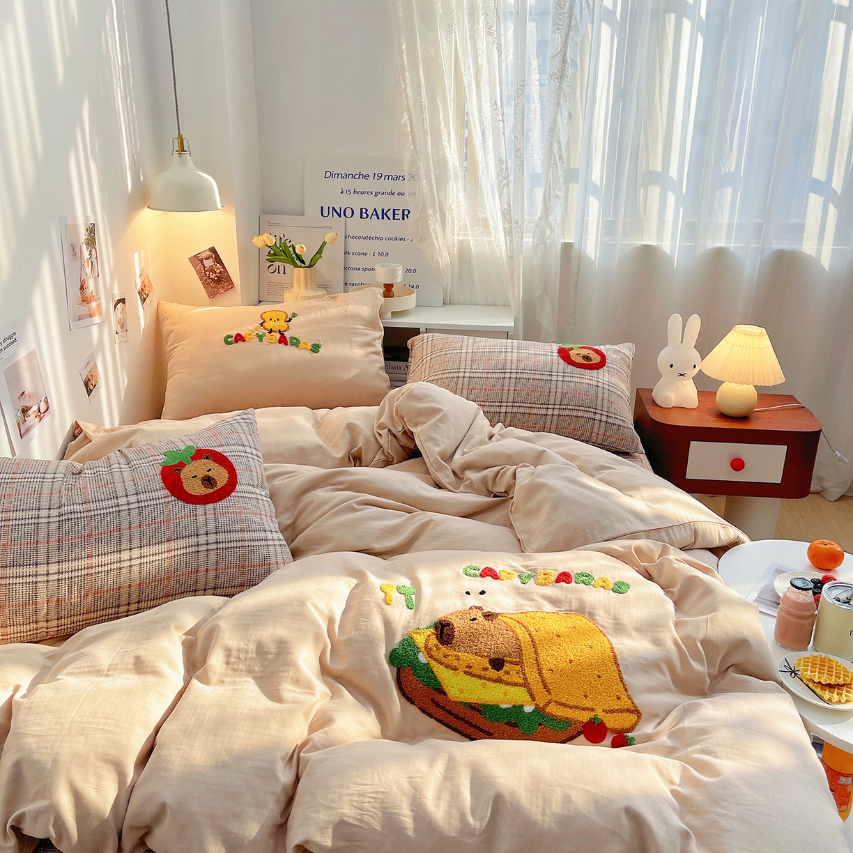 91家纺网 家纺一手货源 找家纺 炫拼家纺 2026春夏新款全棉纯棉A类40支双层纱卡通毛巾绣四件套-慕斯 汉堡卡皮