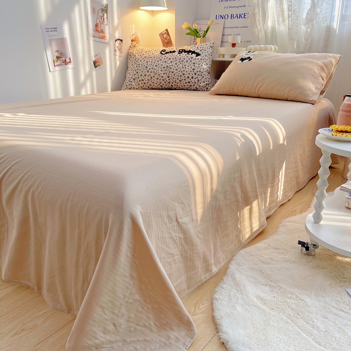 91家纺网 家纺一手货源 找家纺 炫拼家纺 2026春夏新款全棉纯棉A类40支双层纱卡通毛巾绣四件套-慕斯 奶油狗