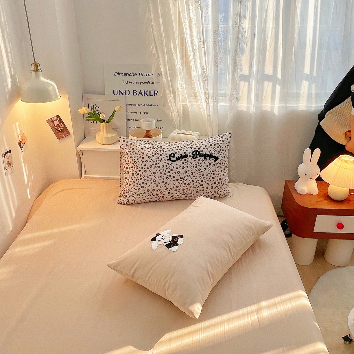 91家纺网 家纺一手货源 找家纺 炫拼家纺 2026春夏新款全棉纯棉A类40支双层纱卡通毛巾绣四件套-慕斯 奶油狗