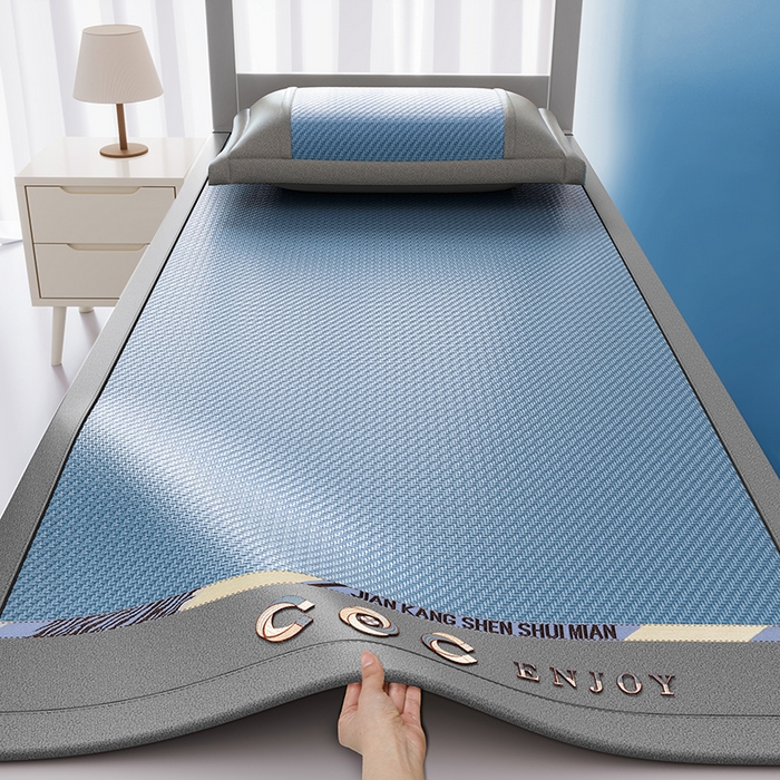 91家纺网 家纺一手货源 找家纺 鑫琪莱家纺 2025新款学生PE凉感藤席 典雅贡藤-蓝