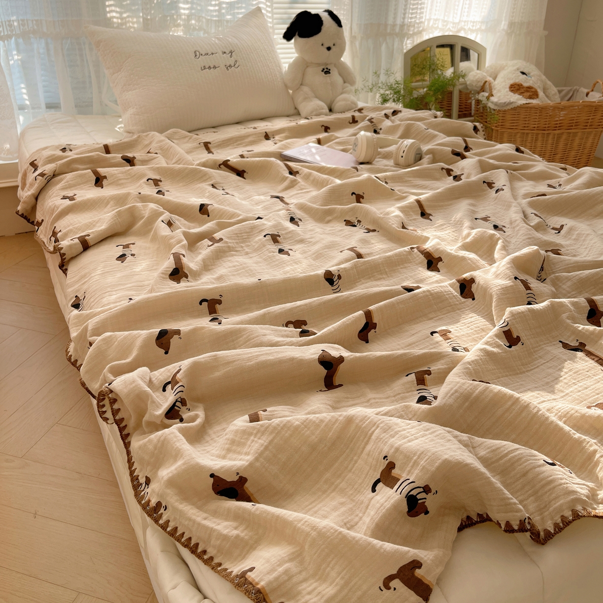 91家纺网 家纺一手货源 找家纺 三朵家纺 2025新款全棉纯棉绉绉纱+宝宝绒多功能毯盖毯毯子 萌萌狗