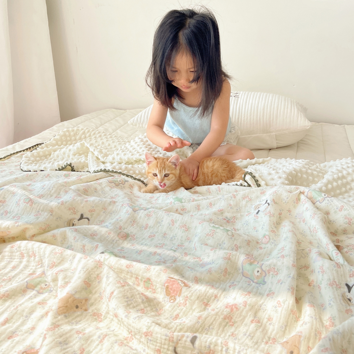 91家纺网 家纺一手货源 找家纺 三朵家纺 2025新款全棉纯棉绉绉纱+宝宝绒多功能毯盖毯毯子 开心花园