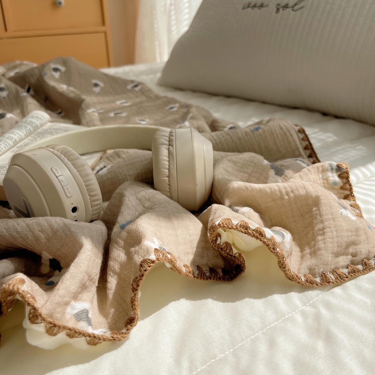 91家纺网 家纺一手货源 找家纺 三朵家纺 2025新款全棉纯棉绉绉纱+宝宝绒多功能毯盖毯毯子 甜心狗