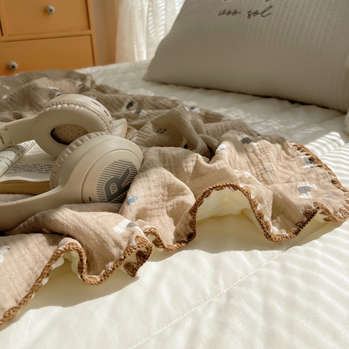 91家纺网 家纺一手货源 找家纺 三朵家纺 2025新款全棉纯棉绉绉纱+宝宝绒多功能毯盖毯毯子 甜心狗