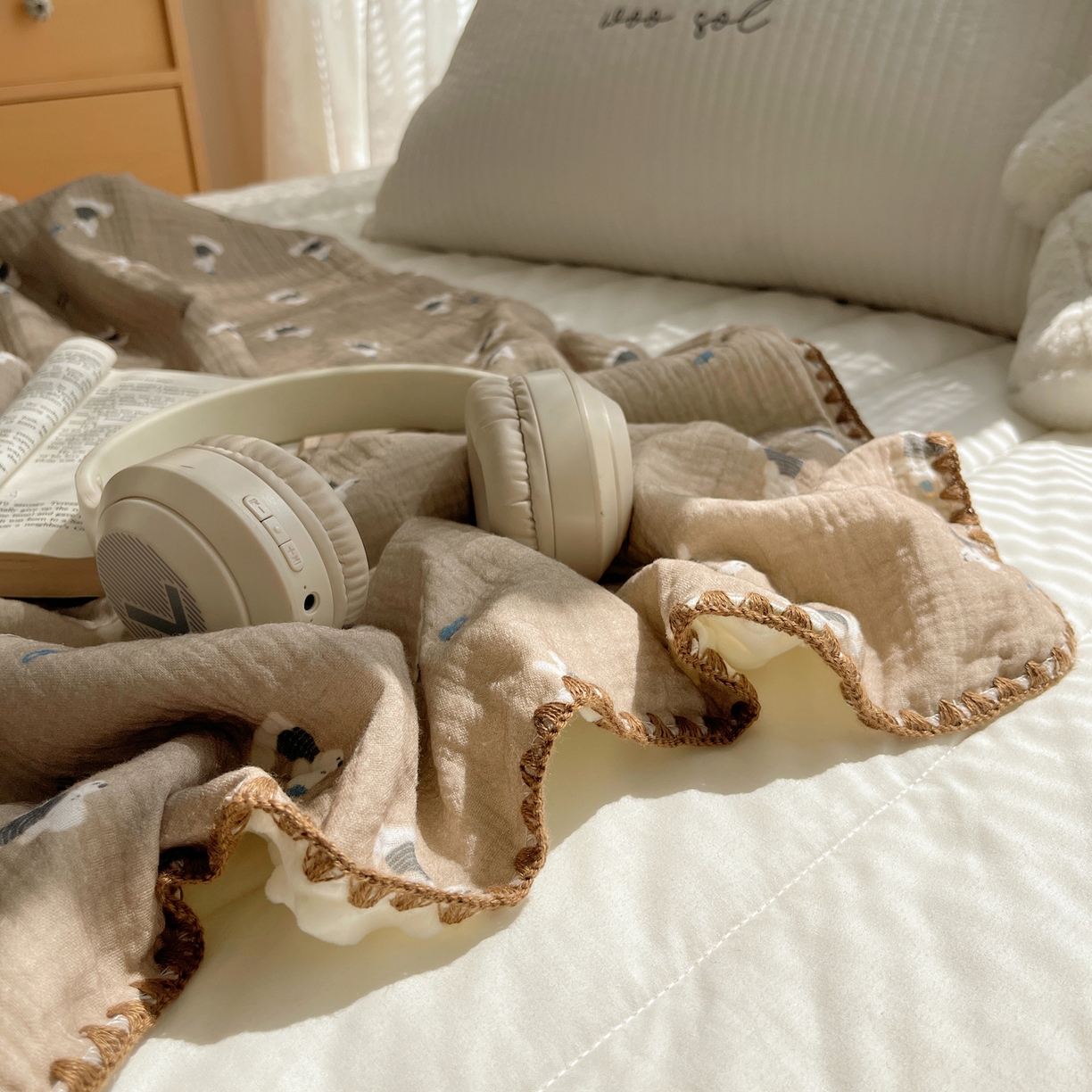 91家纺网 家纺一手货源 找家纺 三朵家纺 2025新款全棉纯棉绉绉纱+宝宝绒多功能毯盖毯毯子 甜心狗