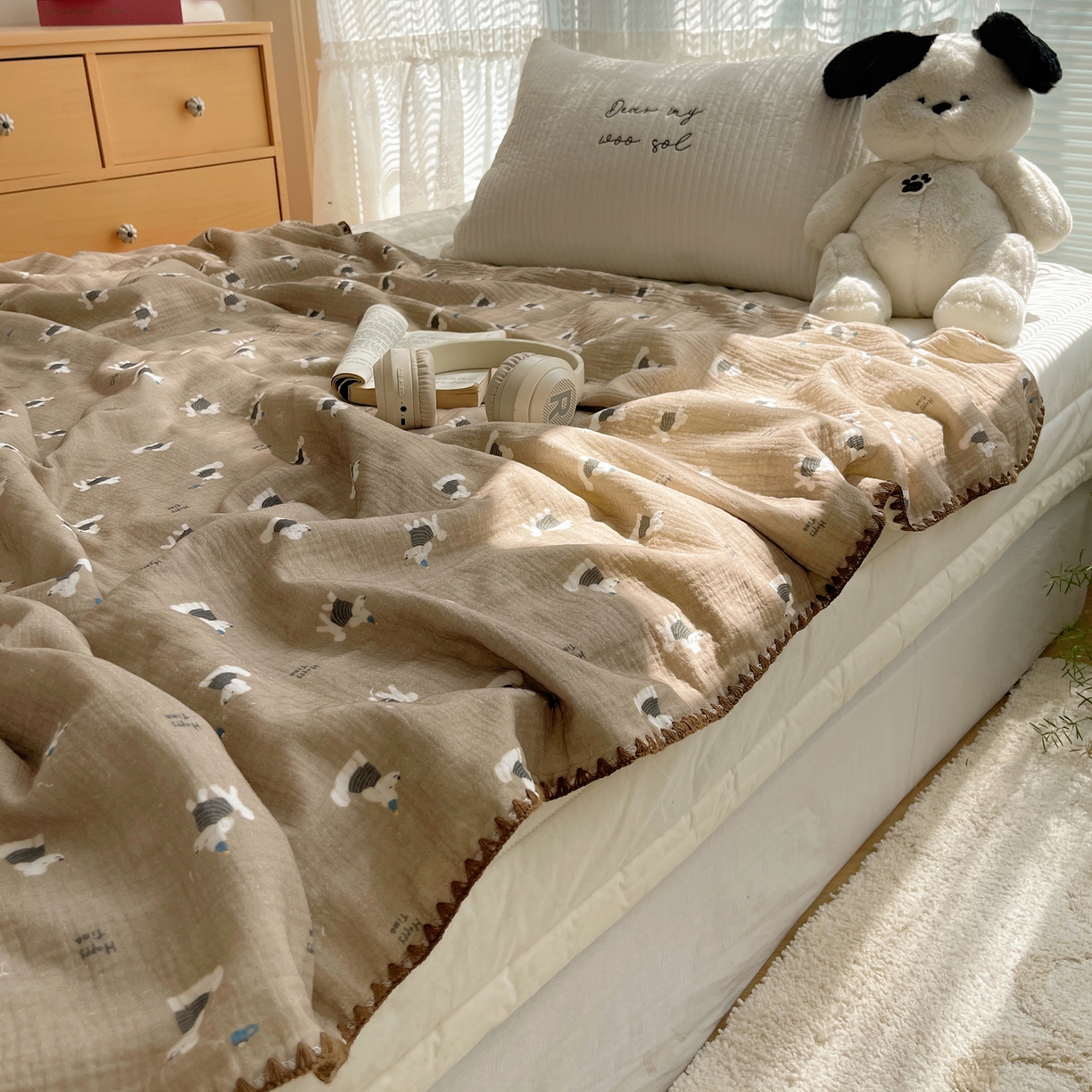 91家纺网 家纺一手货源 找家纺 三朵家纺 2025新款全棉纯棉绉绉纱+宝宝绒多功能毯盖毯毯子 甜心狗