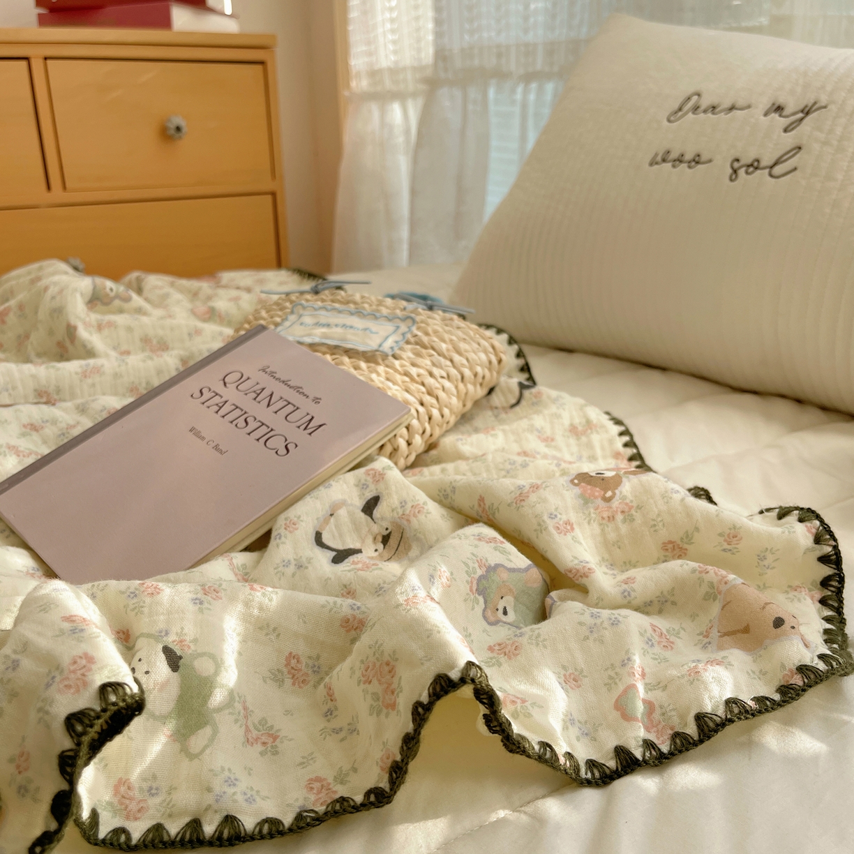 91家纺网 家纺一手货源 找家纺 三朵家纺 2025新款全棉纯棉绉绉纱+宝宝绒多功能毯盖毯毯子 开心花园